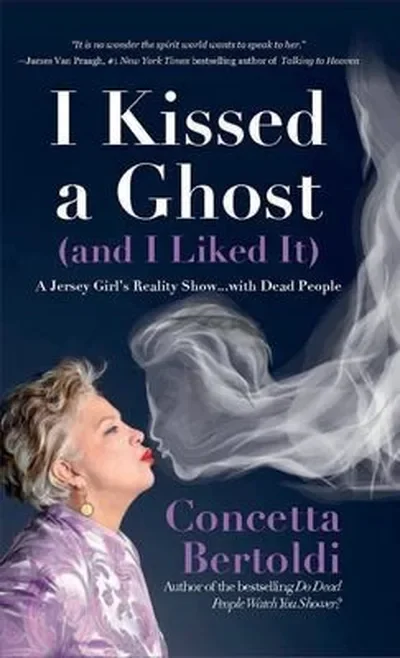 I Kissed a Ghost (and I Liked It): A Jersey Girl's Reality Show . . . with Dead People (for Fans of Do Dead People Watch You Shower or Inside the Othe — dewey-133