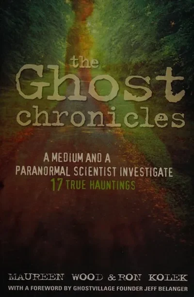 The Ghost Chronicles: A Medium and a Paranormal Scientist Investigate 17 True Hauntings — dewey-133